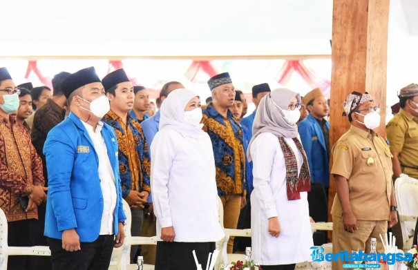 Gubernur Khofifah bersama kader PMII se Jawa Timur saat pembukaan konkoorcab PMII Jawa Timur. Senin (22/8/2022)