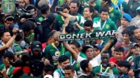 Foto: Suporter fanatik Persebaya, Bonek saat hadir mendukung tim kesayangannya (dok. Persebaya)